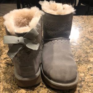Ugg boots gray with bows size 7